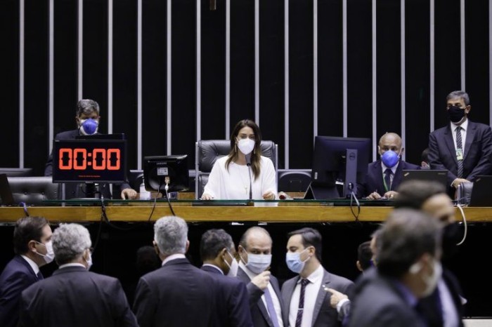 Sessão do Plenário é presidida pela deputada Flávia Arruda - (Foto: Najara Araújo/Câmara dos Deputados)