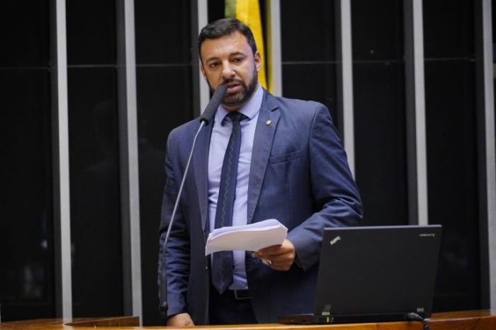 Daniel Freitas é o relator da proposta - (Foto: Pablo Valadares/Câmara dos Deputados)