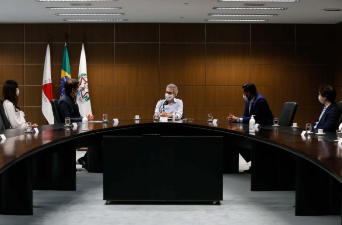 Romeu Zema empossa Fábio Baccheretti, novo secretário de Estado de Saúde