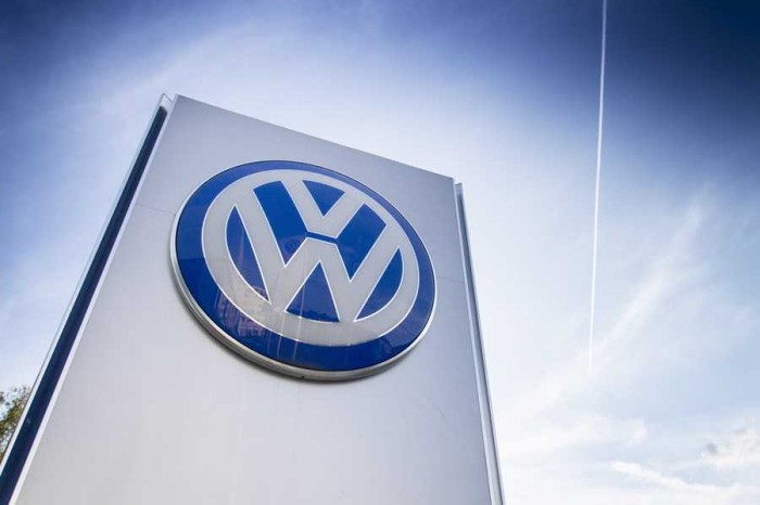 Pandemia motiva Volkswagem a suspender produção no Brasil