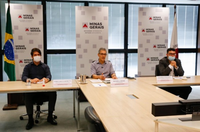 Zema cobra vacinação de policiais e professores durante reunião com o comitê nacional de enfrentamento da pandemia