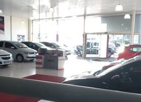 Vendas no segmento de automóveis e veículos comerciais leves subiu 13,69% em março (Foto: Diones Roberto Becker)