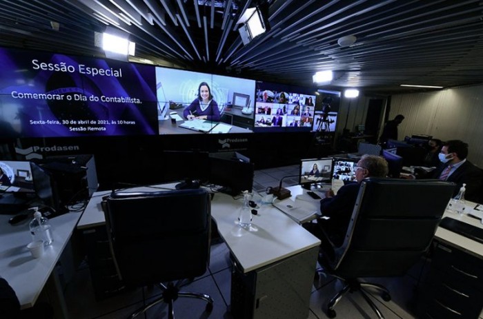 De iniciativa do senador Izalci Lucas (PSDB-DF), a sessão especial homenageou cerca de 500 mil profissionais em todo o país - Edilson Rodrigues/Agência Senado