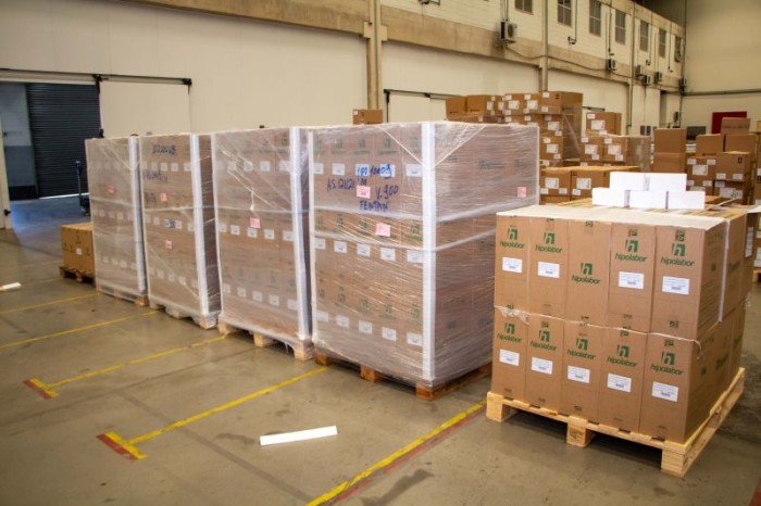 Minas recebe 220 mil unidades de medicamentos para kit intubação