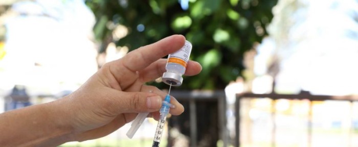 Mais 726.560 doses da Astrazeneca e da Pfizer chegam, hoje, ao estado