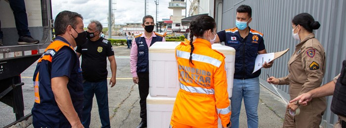 Estado distribui vacinas e amplia imunização para gestantes, mães que acabaram de dar à luz e pessoas com comorbidades