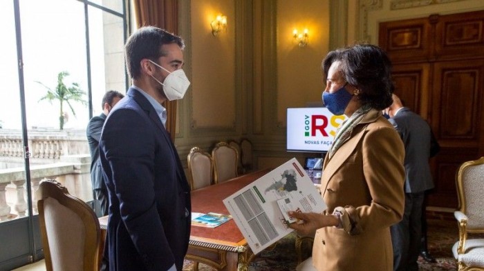 Leite destacou para Ana Botín o trabalho realizado com foco na conquista do equilíbrio fiscal - Foto: Gustavo Mansur / Palácio Piratini