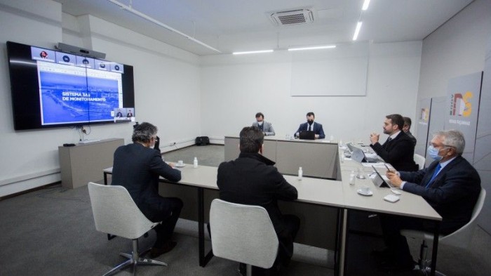 Governador anunciou novo sistema de monitoramento da pandemia em reunião presencial com participações por videoconferência - Foto: Felipe Dalla Valle/Palácio Piratini