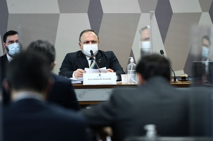 O ex-ministro da Saúde, Eduardo Pazuello, disse também à CPI da Pandemia que a proposta inicial da Pfizer apresentava "cláusulas assustadoras" que não poderiam ser aceitas de imediato pelo governo - Edilson Rodrigues/Agência Senado