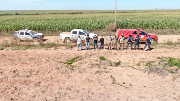 CBM contou com apoio de uma equipe da Polícia Militar para garantir a ordem e segurança durante os trabalhos no campo. - Foto por: CBM-MT