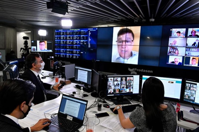 Carlos Viana (na tela) foi o relator do projeto no Senado; o texto vai à sanção do presidente da República