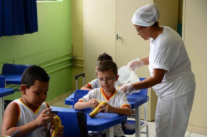Hora da merenda na Escola Municipal Sorocaba Leste, no interior paulista, antes da pandemia - Alexandre Lombardi/Agência Sorocaba