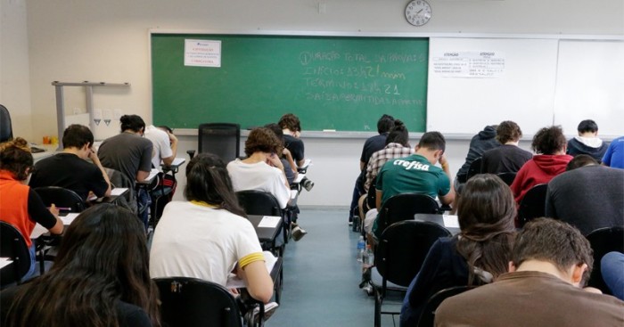 Reitoria da USP reajusta em 25% valor das bolsas e auxílios a estudantes