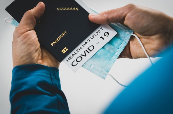 Projeto cria documento que tem como objetivo limitar a propagação do coronavírus. Passaporte será usado para suspender ou abrandar medidas restritivas de locomoção ou de acesso de pessoas a locais ou serviços - Agência Senado