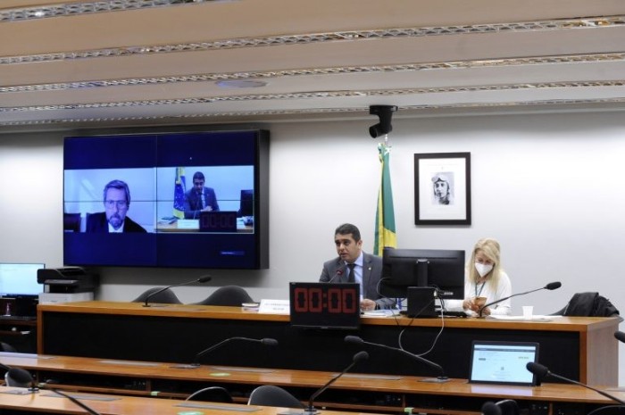 Fernando Rodolfo, à mesa, ouve testemunhas em reunião do Conselho de Ética - (Foto: Gustavo Sales/Câmara dos Deputados)