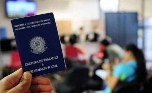 Deputado defende garantia de emprego para compensar obrigação imposta em lei - (Foto: Divulgação/Prefeitura de Uberaba-MG)