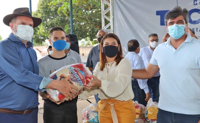 Governador Carlesse inicia terceira etapa da entrega de kits de alimentação e garante segurança alimentar a estudantes