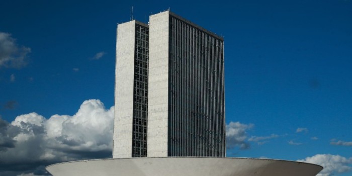 Câmara aprova incentivo fiscal a quem doar a pesquisas contra covid-19