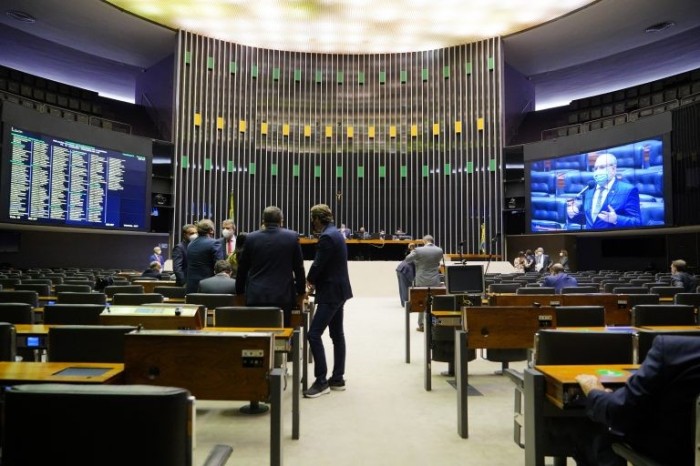 Deputada Rosangela Gomes preside a sessão híbrida - (Foto: Pablo Valadares/Câmara dos Deputados)