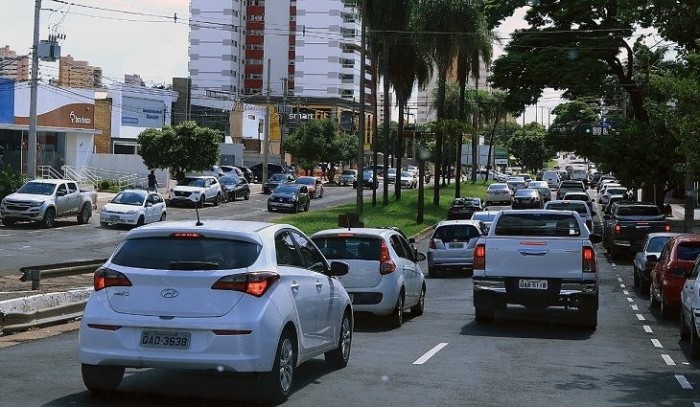 Atenção ao prazo: licenciamento de veículos com placas 3 e 4 vence neste mês