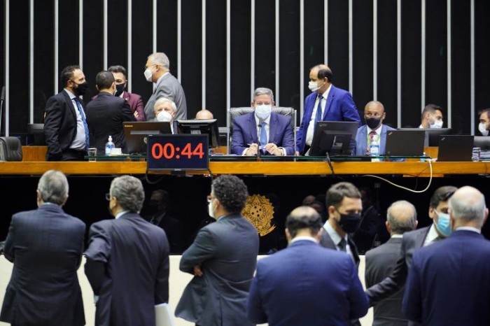 Deputados da oposição cobram investigação em discursos no Plenário - (Foto: Pablo Valadares/Câmara dos Deputados)