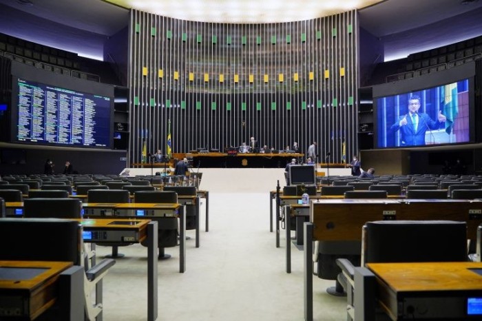 Plenário reunido em sessão deliberativa híbrida - (Foto: Pablo Valadares/Câmara dos Deputados)