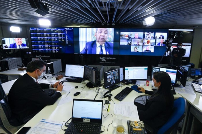 O senador Angelo Coronel (na tela) deu parecer favorável ao empréstimo