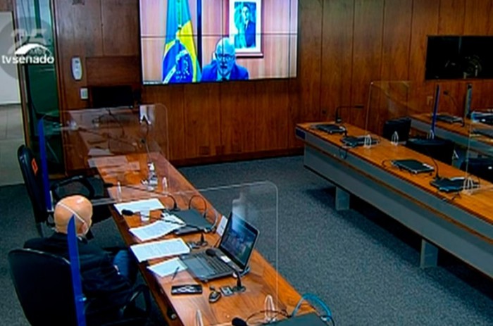 Ministro da Educação, Milton Ribeiro (na tela), defendeu em audiência remota da Comissão Temporária da Covid-19 o retorno das aulas presenciais - Agência Senado