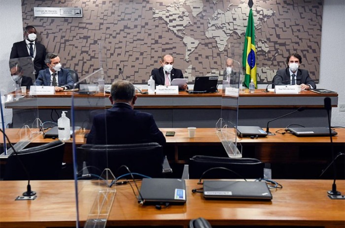 Vinicius Clay Araujo Gomes (à esq.) e Tiago Mafra dos Santos (à dir.) tiveram as indicações de seus nomes para a diretoria da Agência Nacional de Cinema (Ancine) aprovadas pela Comissão de Educação - Jefferson Rudy/Agência Senado