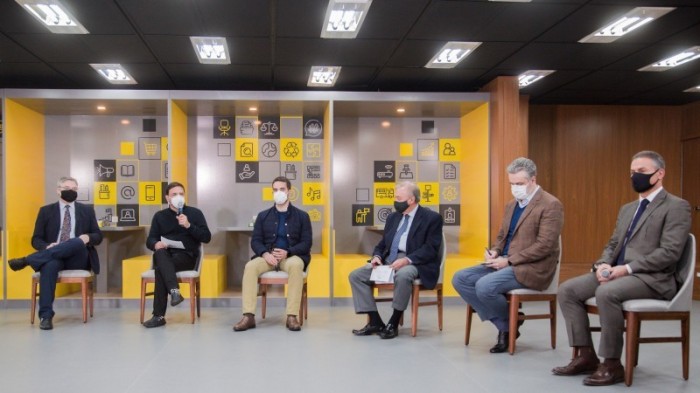 Secretários Lamb e Gastal, governador Leite, Petry (presidente da Fiergs), Randon (Transforma RS) e Godoy (Sebrae-RS) - Foto: Felipe Dalla Valle / Palácio Piratini