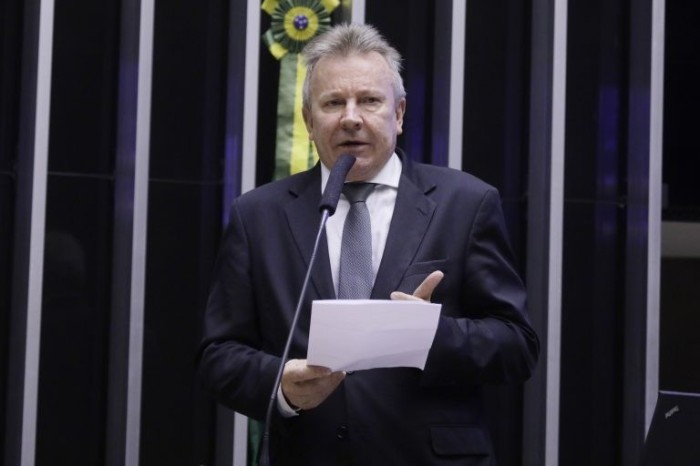 Maldaner: medida reduzirá custos inerentes à atividade leiteira - (Foto: Najara Araújo/Câmara dos Deputados)