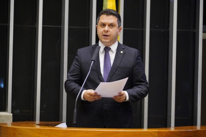 Dimas: afastamento precisa ser disciplinado para evitar ônus sobre empregador - (Foto: Pablo Valadares/Câmara dos Deputados)