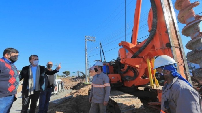 Secretário Costella acompanhou início das obras da passarela no km 5,1, em Sapucaia do Sul - Foto: Galileu Oldenburg/Selt