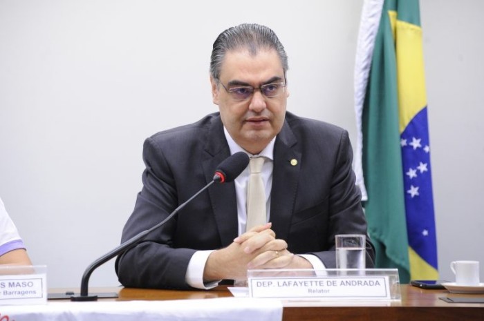 Andrada: nova versão do texto visa a dar segurança jurídica a quem gera energia - (Foto: Cleia Viana/Câmara dos Deputados)