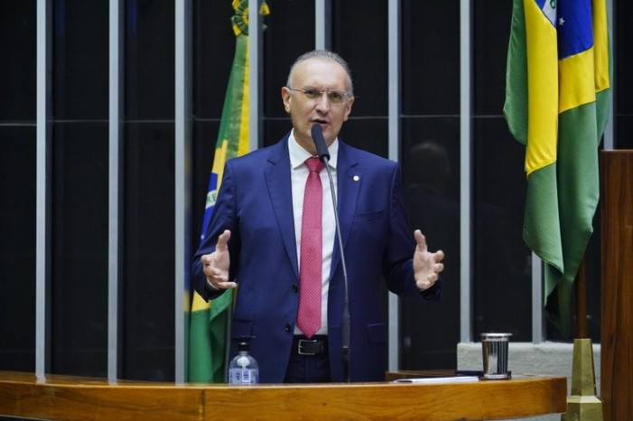 Fábio Henrique: objetivo é evitar o recrutamento de pessoas desqualificadas - (Foto: Pablo Valadares/Câmara dos Deputados)