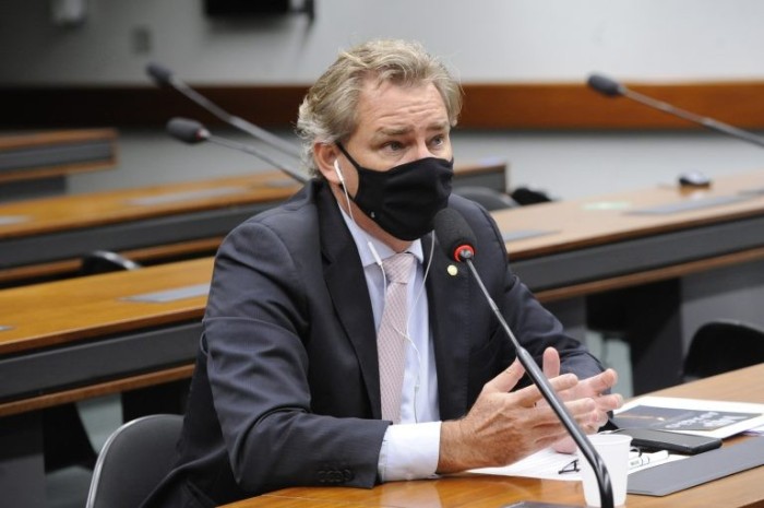 Fonteyne: vendedor não tem condições de avaliar quem está ou não armado - (Foto: Gustavo Sales/Câmara dos Deputados)