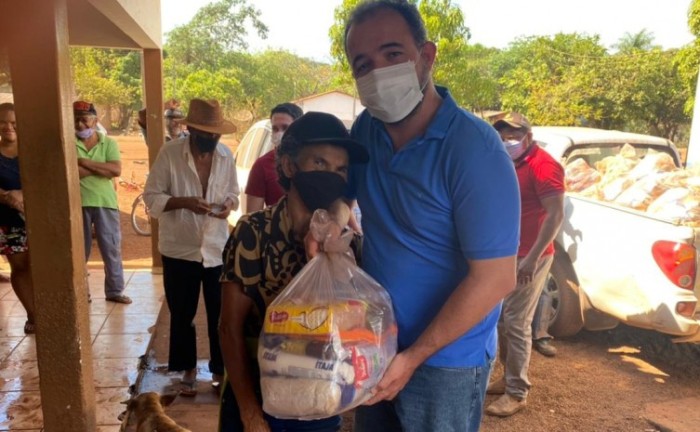 Acompanhando parte das entregas, o presidente do Ruraltins, Fabiano Miranda, destacou que as cestas básicas têm uma importância significativa e chega para as famílias que realmente necessitam - Foto: Ruraltins/Governo do Tocantins