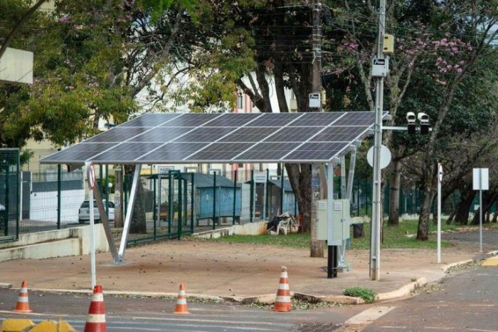 Geração de energia com placas fotovoltaicas - (Foto: Divulgação/Agência de Notícias do Paraná)