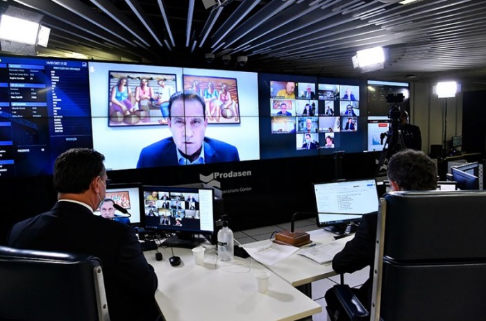 O relator, senador Vanderlan Cardoso, fez mudanças no PL para aperfeiçoar mudanças no Código Eleitoral, no que diz respeito às coligações em eleições proporcionais e ajustes como renumeração de itens 