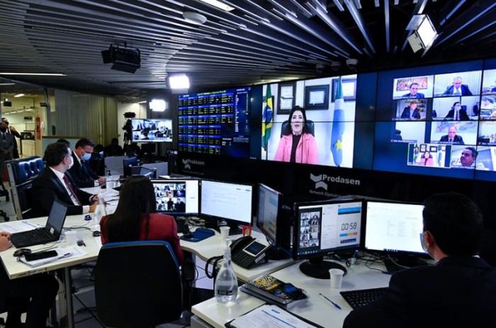 A senadora Simone Tebet destacou a atuação do relator, senador Carlos Fávaro, junto à bancada feminina, da qual é líder no Senado, para institucionalizar o percentual mínimo de mulheres no Legislativo