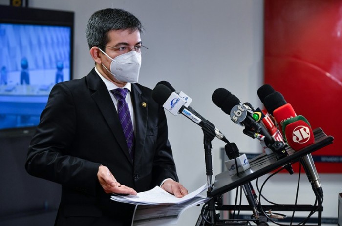 Em entrevista coletiva após a sessão desta quinta (15), Randolfe considerou setembro um prazo "razoável" para a apresentação do relatório final da comissão - Leopoldo Silva/Agência Senado