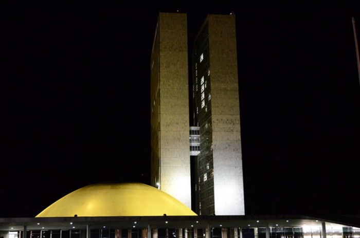 Cúpula do Senado iluminada, em julho de 2017: prédio volta a receber luz especial nesta terça - Ana Volpe/Agência Senado