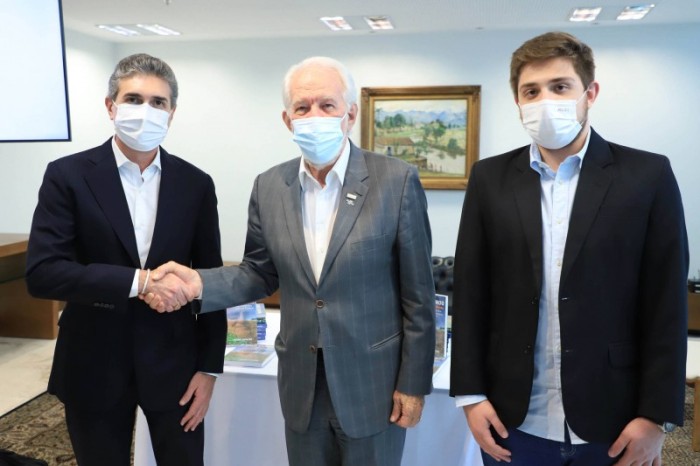 Governador em exercício Darci Piana, com o executivo do Grupo Certano Luís Dias 