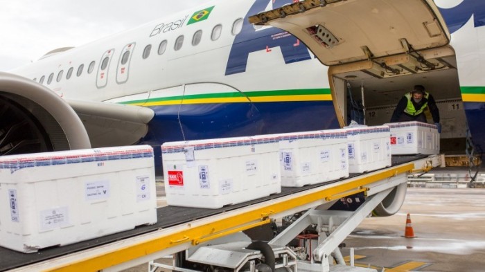 Na remessa recebida nesta terça, há 63,4 mil doses da Astrazeneca e 156,5 mil da Coronavac - Foto: Gustavo Mansur/Palácio Piratini