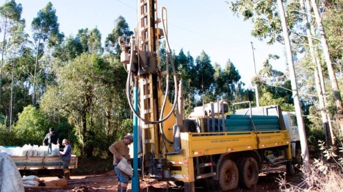 Perfuração de poço na localidade de Potreiro, zona rural de General Câmara, levará água para cerca de cem pessoas - Foto: Saul Teixeira/Ascom SOP