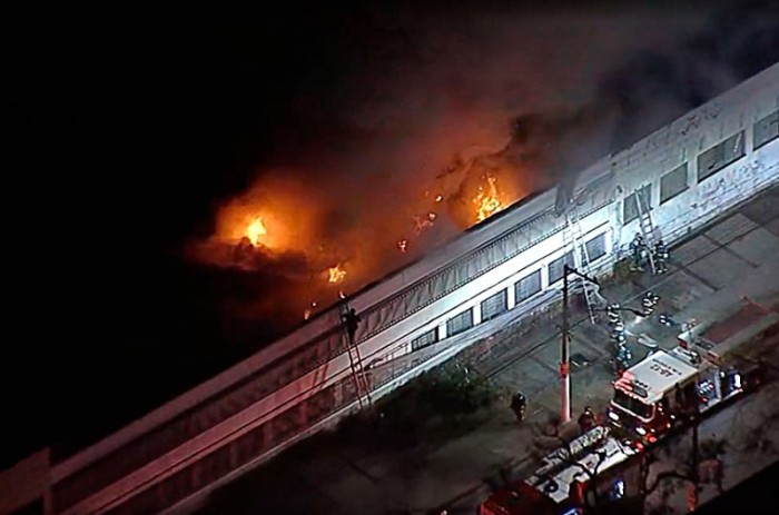 Chamas começaram após manutenção de ar-condicionado e consumiram filmes, material impresso e documentos - Reprodução/TV Globo