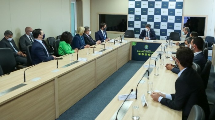 Leite e sua comitiva se reuniram com o ministro Tarcísio Gomes de Freitas em Brasília - Foto: Gustavo Mansur/Palácio Piratini