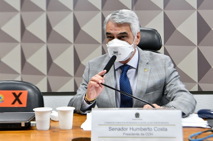 O presidente da comissão, senador Humberto Costa, durante a reunião desta segunda-feira - Leopoldo Silva/Agência Senado