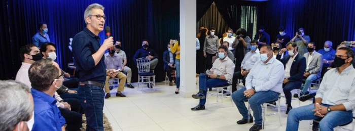 Romeu Zema se reúne com prefeitos e representantes do setor produtivo do Centro-Oeste