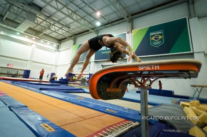 De acordo com o texto, o funcionário poderá se ausentar do serviço, por até três dias a cada seis meses, sem prejuízo do salário - Ricardo Bufolin/CBG